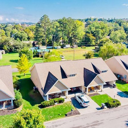 Home With Community Pool - 2 Miles To The Island! Pigeon Forge Dış mekan fotoğraf