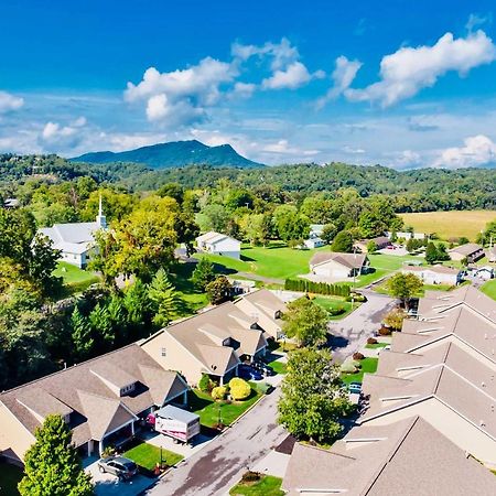 Home With Community Pool - 2 Miles To The Island! Pigeon Forge Dış mekan fotoğraf