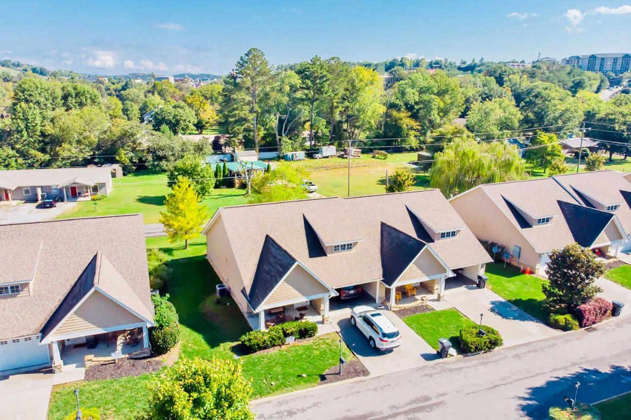 Home With Community Pool - 2 Miles To The Island! Pigeon Forge Dış mekan fotoğraf