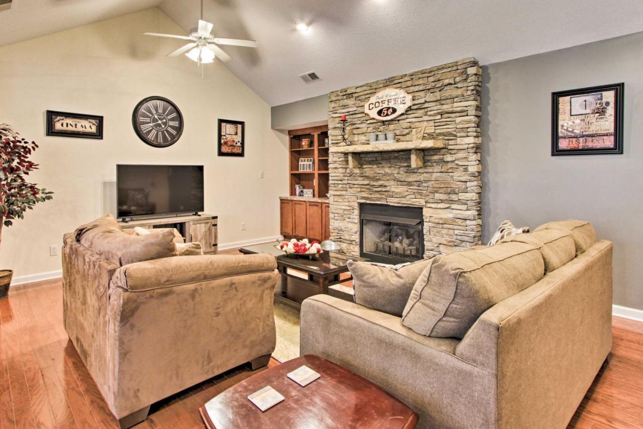 Home With Community Pool - 2 Miles To The Island! Pigeon Forge Dış mekan fotoğraf