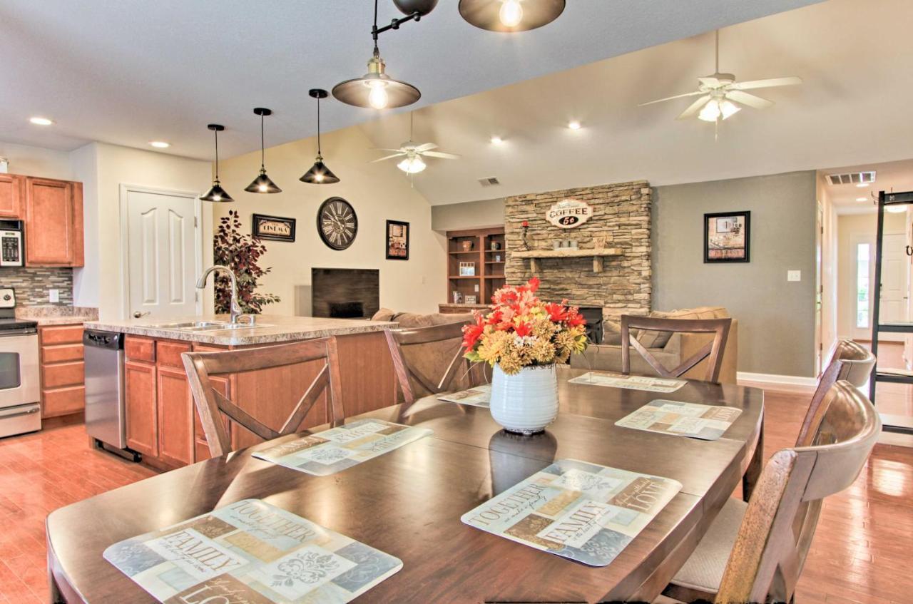 Home With Community Pool - 2 Miles To The Island! Pigeon Forge Dış mekan fotoğraf