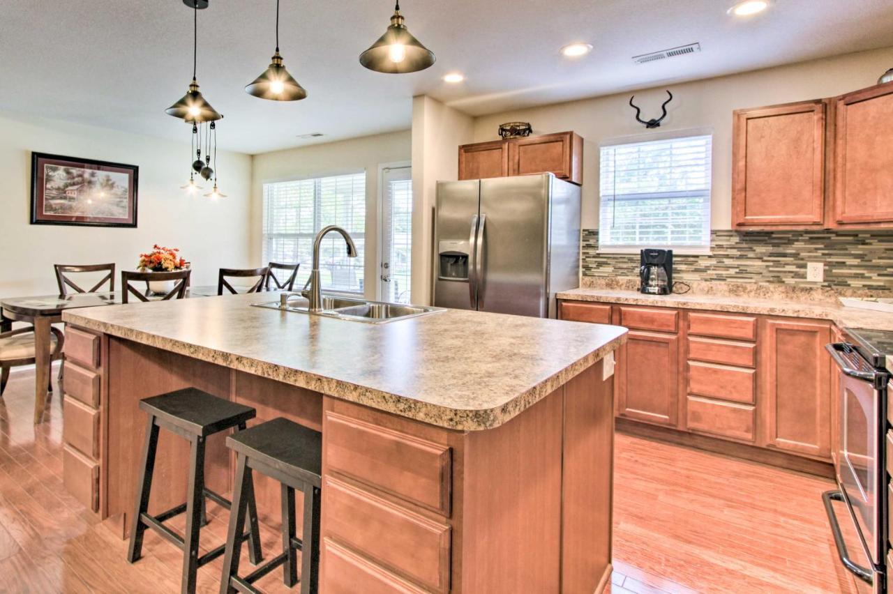 Home With Community Pool - 2 Miles To The Island! Pigeon Forge Dış mekan fotoğraf